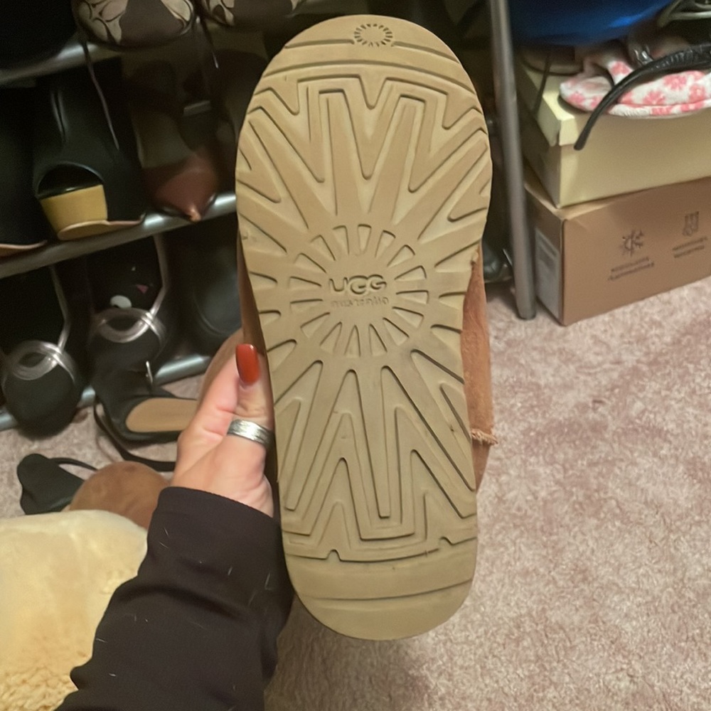 UGGS - Picture 8 of 8